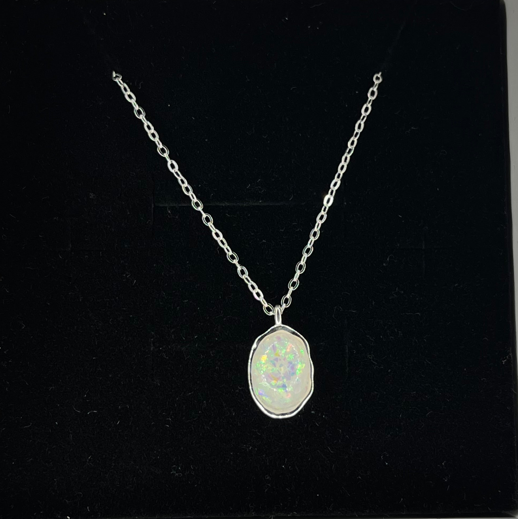 Luminous Pebble Necklace in 925 Sterling Silver
