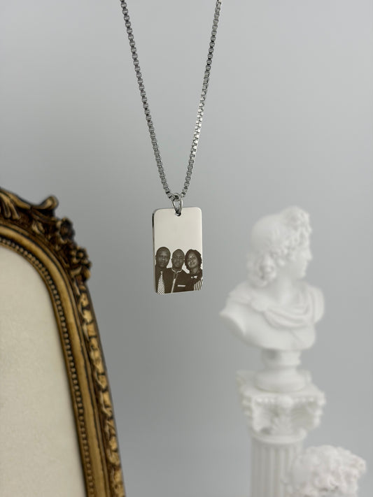 Customizable rectangular chain photo and text