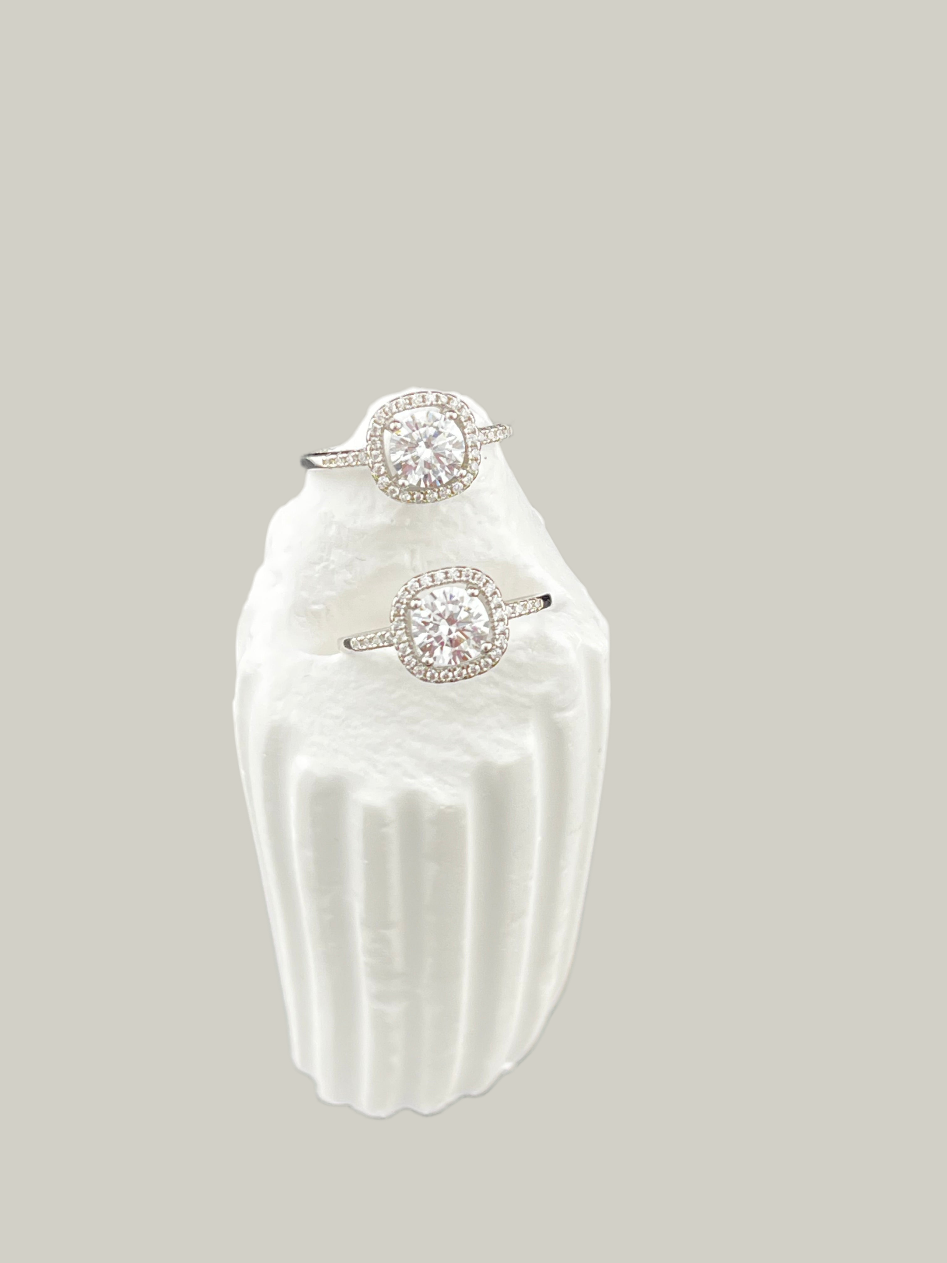 Halo Sparkle Ring in 925 Sterling Silver